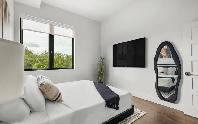 Upstay! New Renos Spacious Apartment Near Soco