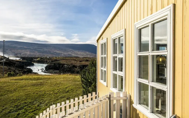 Fosshóll Guesthouse