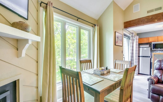 Second-floor Condo w/ Community Pool Access!