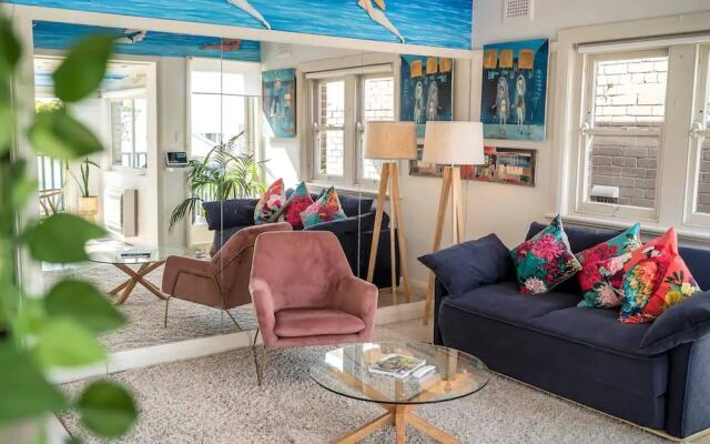 Harbourside Pad With Waterfront Views