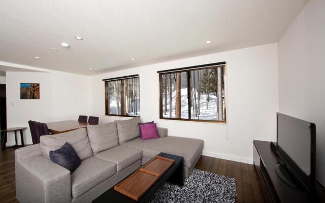 Sky Park Happo Apartment