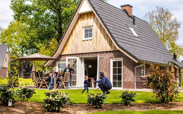 Family Villa + Sauna & Sunroom