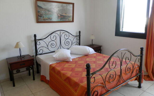 Maroulinas Boutique Apartments & Studios