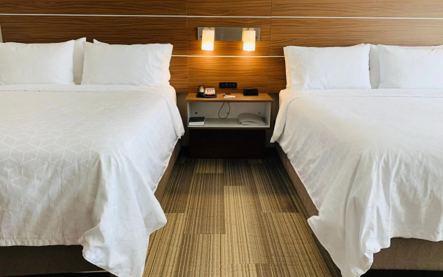 Holiday Inn Express & Suites Moore by IHG