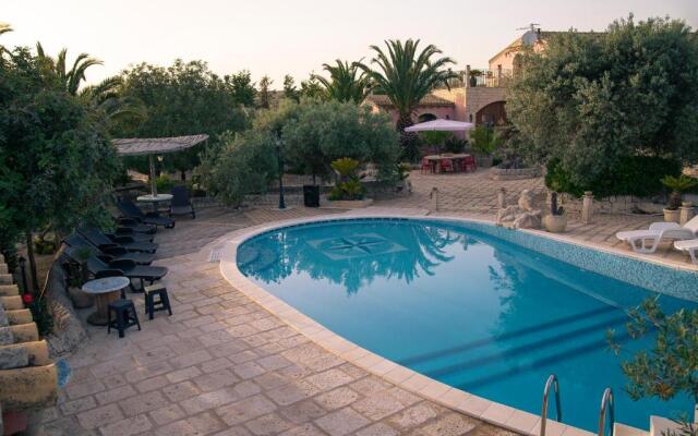 dependance in villa con piscina