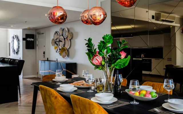 Waterfront Elegance at Harbour Bridge 413