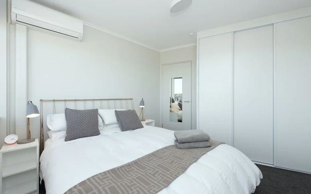 Stunning Ocean View Apartment H324