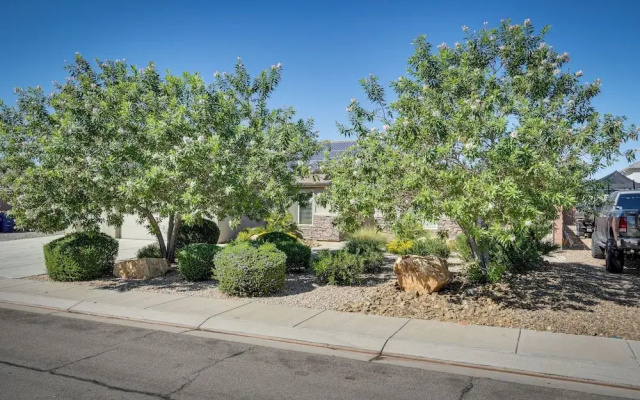 Hurricane Getaway w/ Private Pool, Mtn Views!