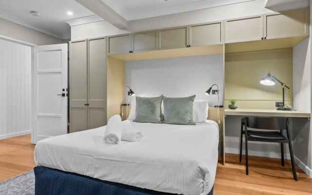 Bright 2-bed New Farm Apartment With Private Patio – Guest Rooms – Brisbane