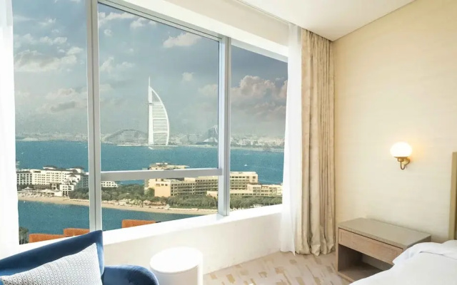 LUX Iconic Views at The Palm Tower 5