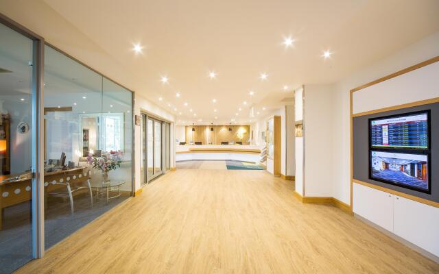 Holiday Inn London-Gatwick Airport by IHG