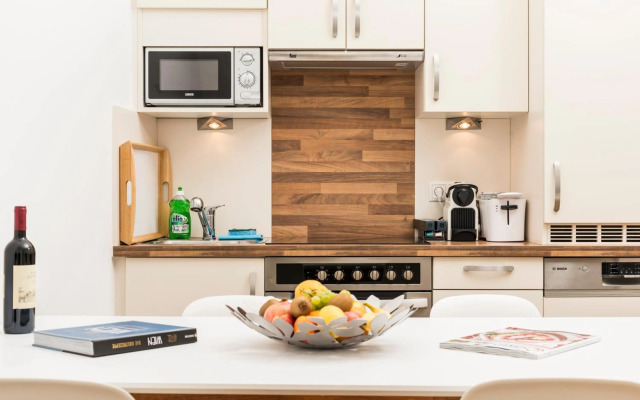 Garden Lounge Satzberg by ichbucheAT