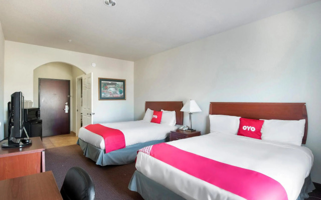 OYO Townhouse Clute Lake Jackson