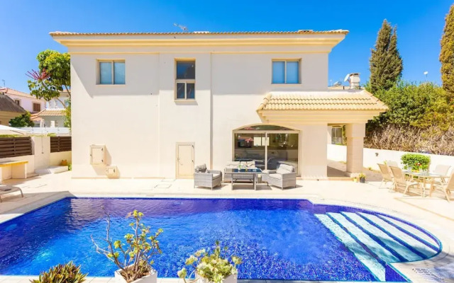 Villa Meli With 3 Bedrooms and 3 Bathrooms