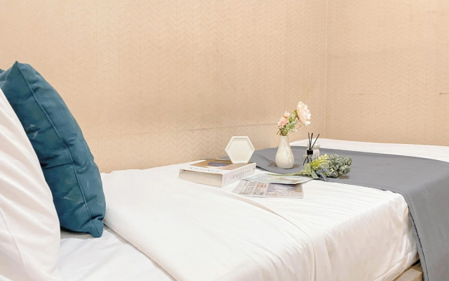 Tranquil And Homey 2Br At Apartment Green Pramuka City