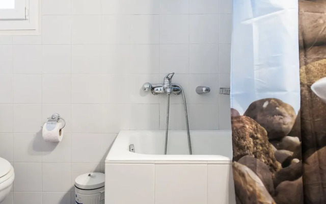 Charming Acropolis Metro Apartment