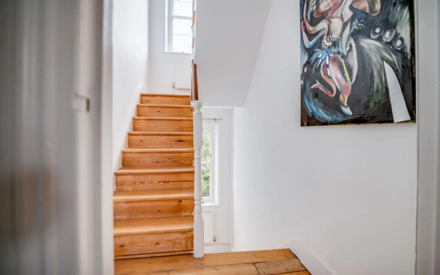 Bright Two Bedroom Apartment Near Vibrant Camden Town