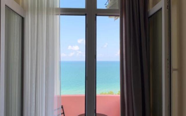 Queen Tamara Apartments