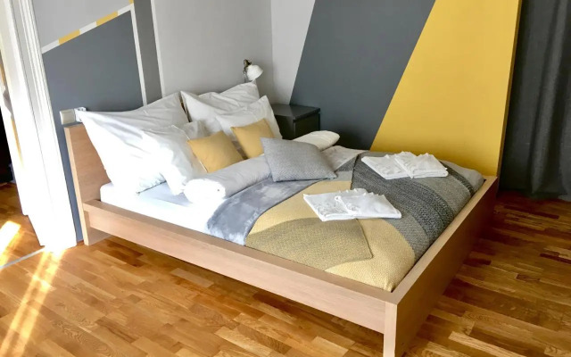 Cozy Loft at Opera