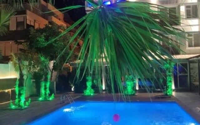Cem Gul Suit Otel