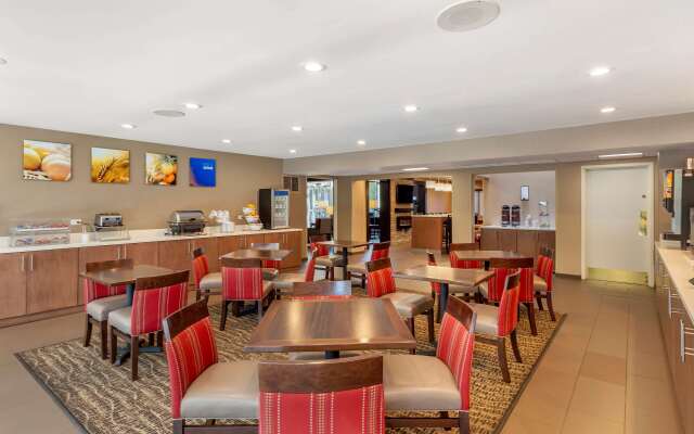 Comfort Suites Oakbrook Terrace near Oakbrook Center