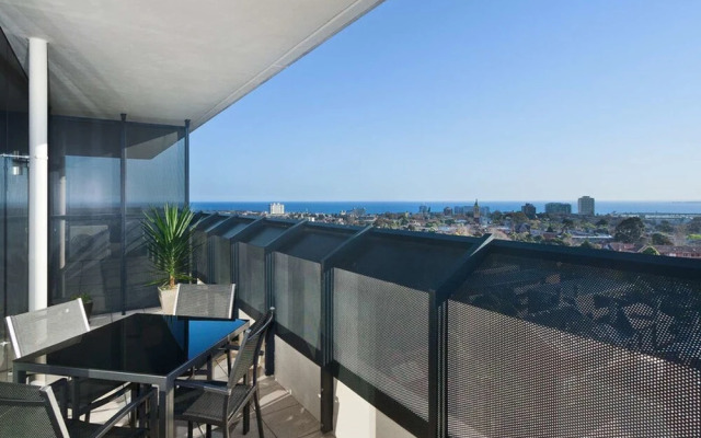 Location and Bay Views