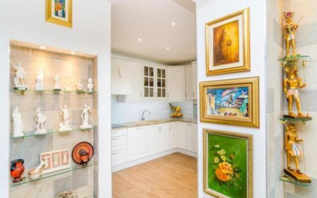 Magellan Deluxe Four