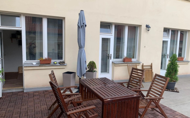 Anenska by Charles Bridge 2