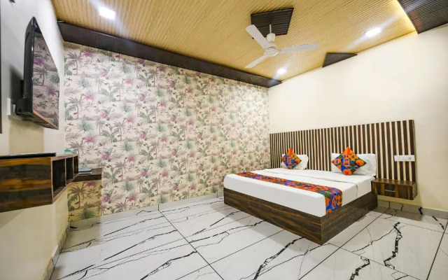 Crystal Palace by OYO Rooms