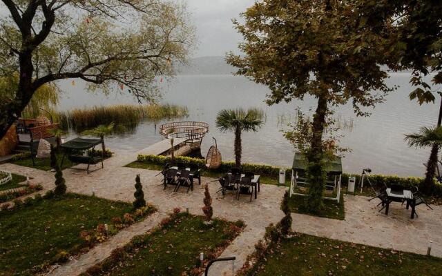 Kiyi Bungalov & Cafe