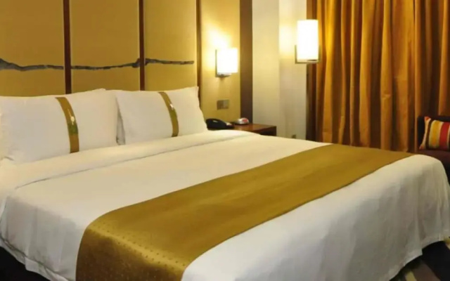 Holiday Inn Qingdao City Centre by IHG