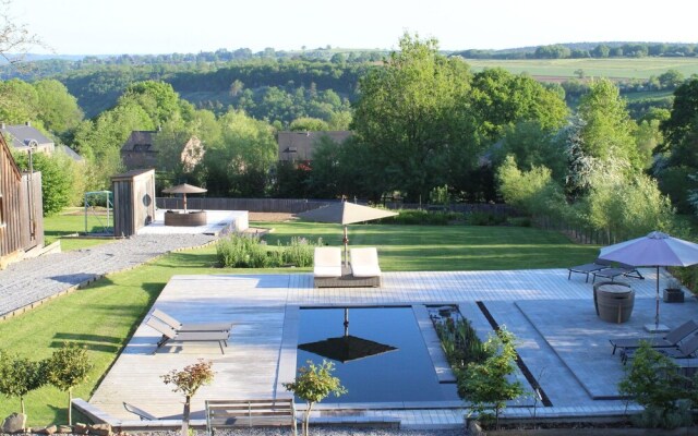 Luxurious Holiday Home in Heyd Durbuy with Sauna And Pool