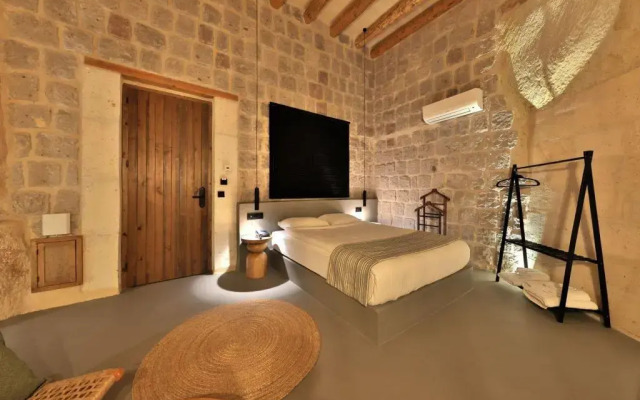Simurg Cave House