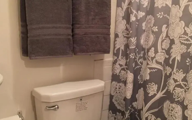 Hollywood Private One-Bedroom Apartment