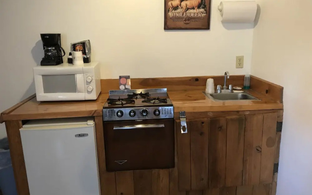 Tenderfoot Cabins & Motel
