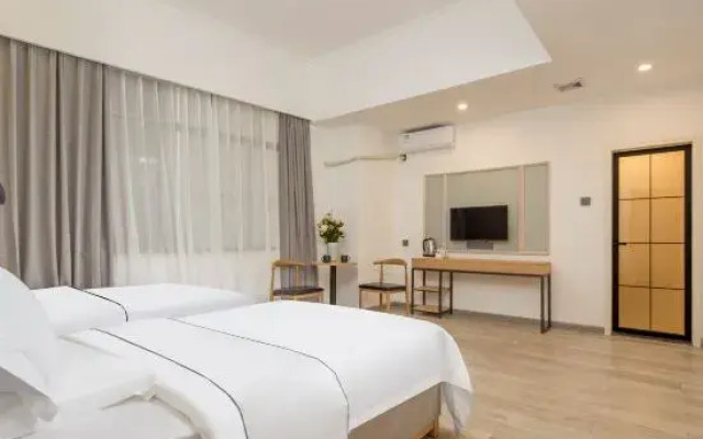 Shengjia Theme Hotel (Guangzhou Dashi Metro Station)