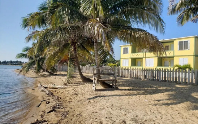 Pal's on the Beach - A Gold Standard Hotel