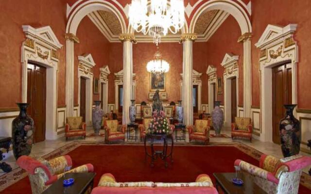 Raj Niwas Palace