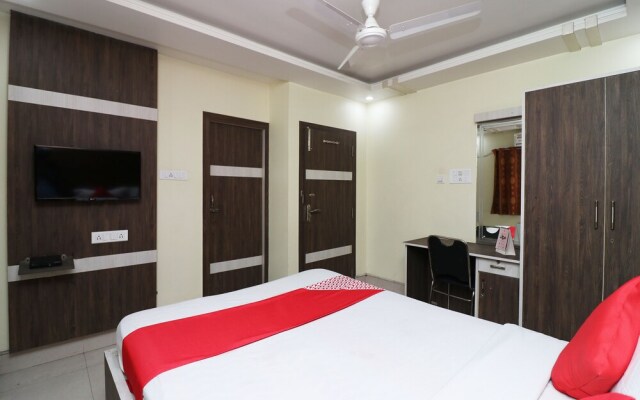 OYO 30163 Hotel Taj Palace