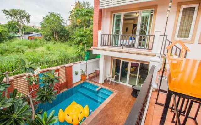 4 Bedroom Pool Villa 2  km from Walking street