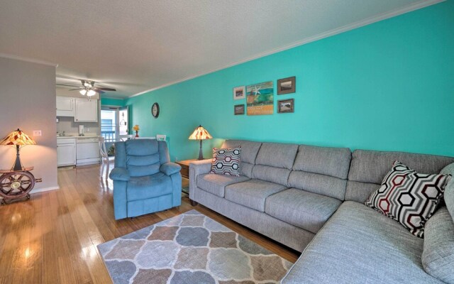 Condo w/ Balcony & Pool: Walk to 2 Beach Accesses!