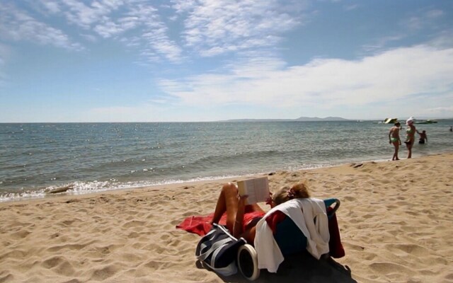 2 bedroom apartment within walking distance to the beach