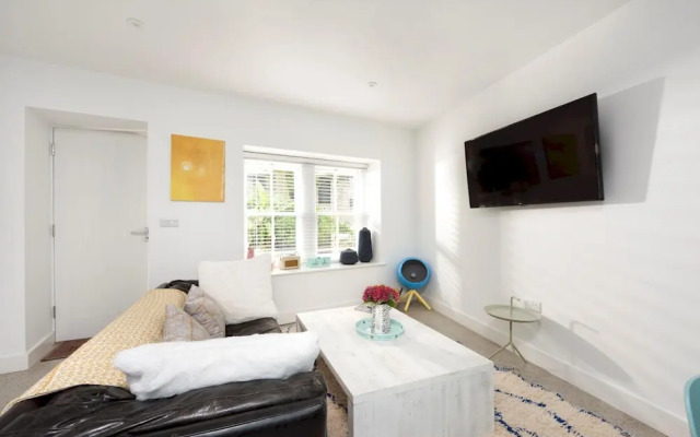 The Vicarage Newlyn 1 Bed River View Parking