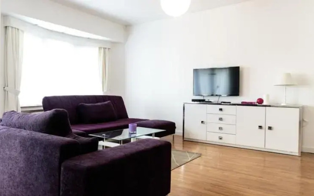 Square Charles Halldis Apartment