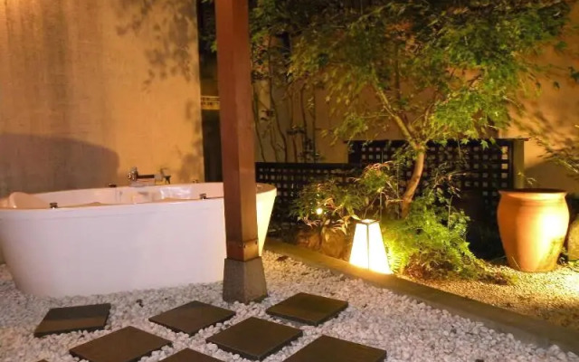 OYO 43999 Hotel Allamanda