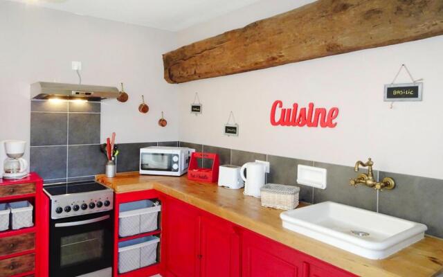 Semi Detached House, Bacilly