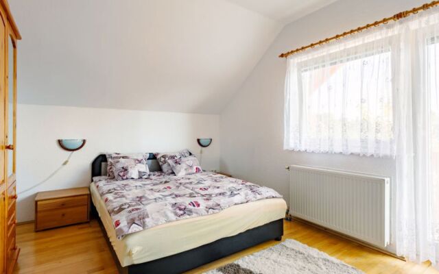 Apartment Renata Balatonmariafurdo
