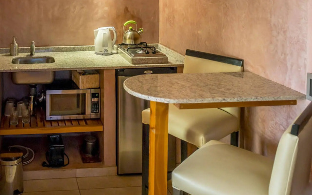 Lirolay Suites