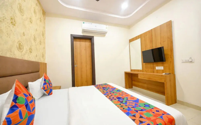 Fabhotel Golden Tree