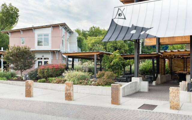 The Crash Pad - An Uncommon Hostel